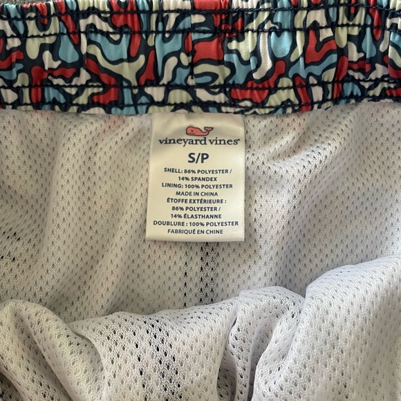 Mens Vineyeard Vines swim trunks — Small - Picture 5 of 6